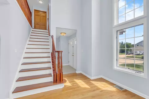 Entry Way - 1609 Percy Ln, Itasca, IL 60143 photo 1 of 3