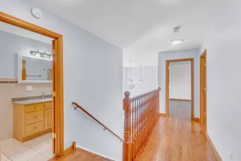 Entry Way - 1609 Percy Ln, Itasca, IL 60143 photo 3 of 3