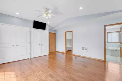 Bedroom - 1609 Percy Ln, Itasca, IL 60143 photo 1 of 6