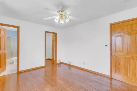 Bedroom - 1609 Percy Ln, Itasca, IL 60143 photo 5 of 6