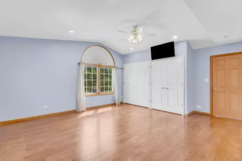 Bedroom - 1609 Percy Ln, Itasca, IL 60143 photo 2 of 6