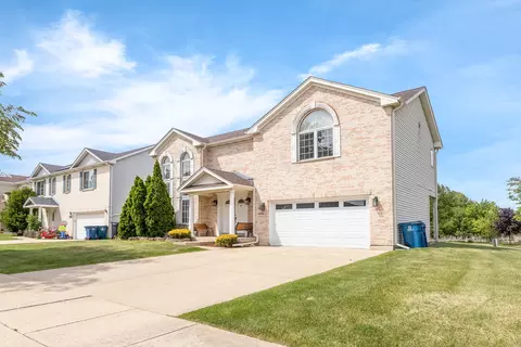 Exterior - 1609 Percy Ln, Itasca, IL 60143 photo 3 of 7