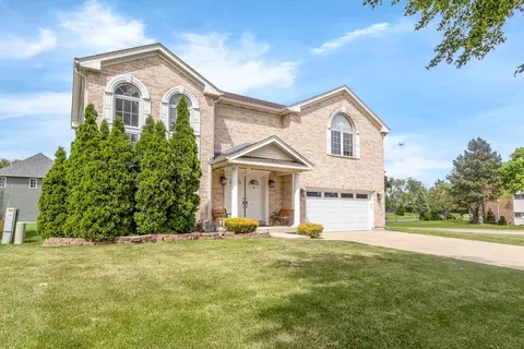 Exterior - 1609 Percy Ln, Itasca, IL 60143 photo 4 of 7