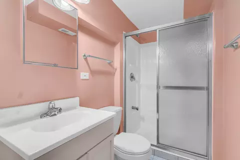 Bath - 1609 Percy Ln, Itasca, IL 60143 photo 7 of 7