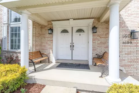 Exterior - 1609 Percy Ln, Itasca, IL 60143 photo 5 of 7
