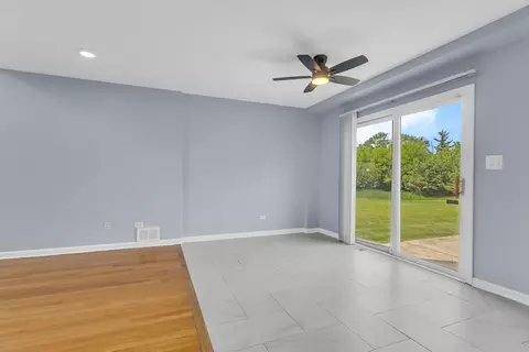 Living - 1609 Percy Ln, Itasca, IL 60143 photo 3 of 5