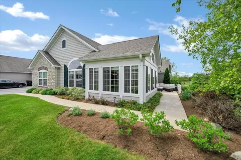 617 Schumann St #617, Woodstock, IL 60098