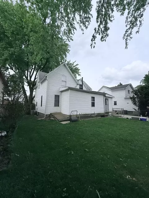 Exterior - 1132 E Locust St, Dekalb, IL 60115 photo 4 of 6