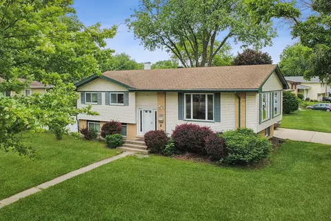 900 Arthur Dr, Lombard, IL 60148