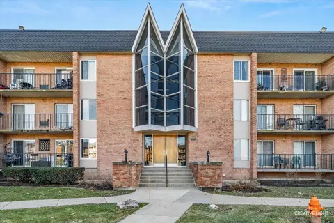 1004 N Mill St #312, Naperville, IL 60563