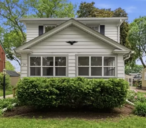 216 S Commonwealth Ave, Aurora, IL 60506