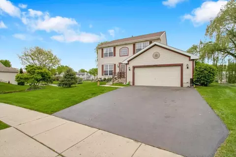 4003 Boone Creek Cir, Mchenry, IL 60050