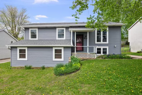 2616 Sheffield Dr, Davenport, IA 52806