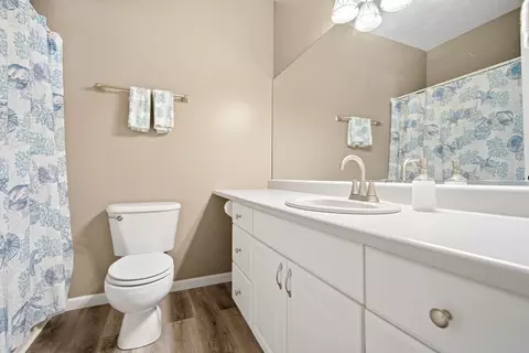Bath - 2151 Elwood Ln, Normal, IL 61761 photo 2 of 3