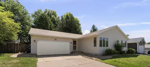 4695 Lockwood Ct, Bettendorf, IA 52722