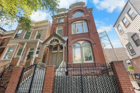 1542 N Wood St #2R, Chicago, IL 60622