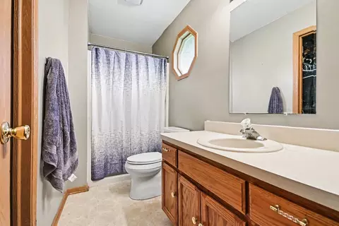 Bath - 2116 Mystic Dr, Plainfield, IL 60586 photo 2 of 2