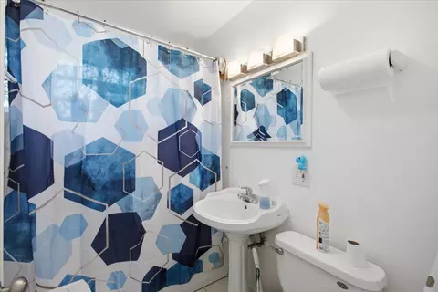 Bath - 8920 Bennett Ave, Evanston, IL 60203 photo 1 of 1