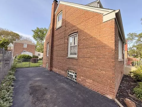 Exterior - 256 E 143rd St, Dolton, IL 60419 photo 3 of 5