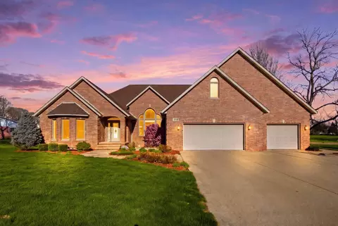 918 Melody Hills Dr, Fulton, IL 61252