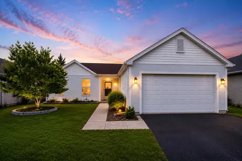 216 Magnolia Dr, North Aurora, IL 60542
