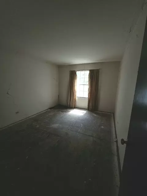 Bedroom - 94 Hickory Ln, Cary, IL 60013 photo 2 of 3