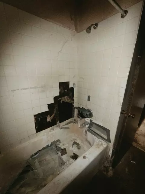 Bath - 94 Hickory Ln, Cary, IL 60013 photo 4 of 4