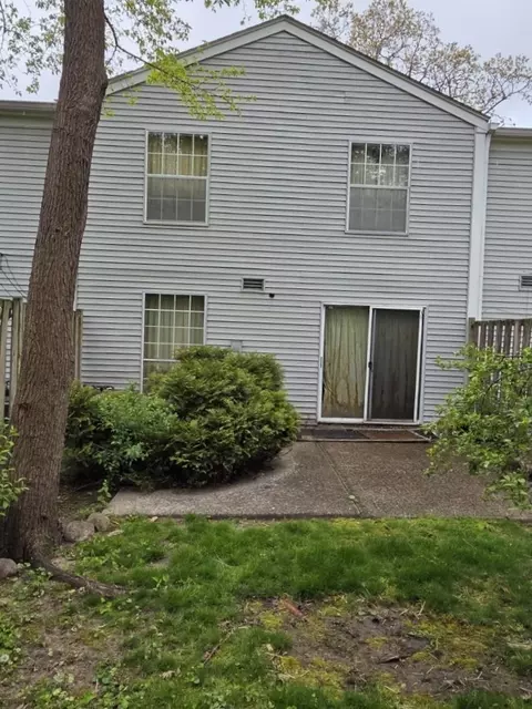 Exterior - 94 Hickory Ln, Cary, IL 60013 photo 3 of 3