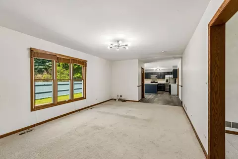 100 Picardy Ln, Wheeling, IL 60090 photo 8