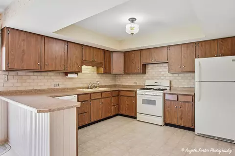Kitchen - 2208 Algonquin Rd, Fox River Grove, IL 60021 photo 3 of 4