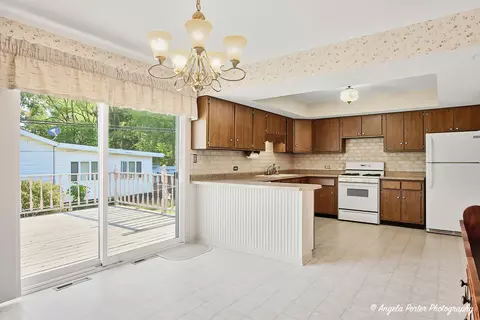Kitchen - 2208 Algonquin Rd, Fox River Grove, IL 60021 photo 4 of 4