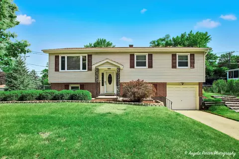 2208 Algonquin Rd, Fox River Grove, IL 60021