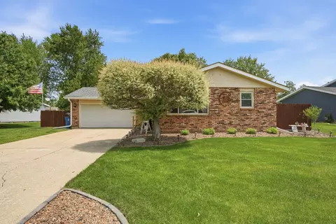 1150 Pheasant Dr, Bradley, IL 60915