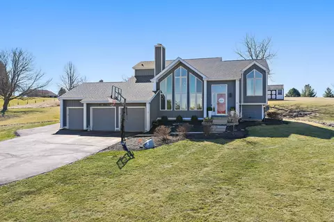 45 W169 Hillview Ln, Hampshire, IL 60140