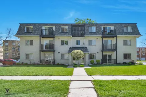9621 S Karlov Ave #301, Oak Lawn, IL 60453