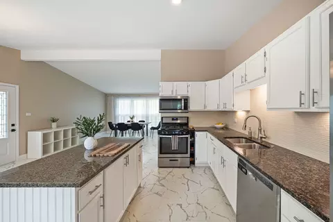 Kitchen - 2117 Grouse Ln, Rolling Meadows, IL 60008 photo 4 of 4