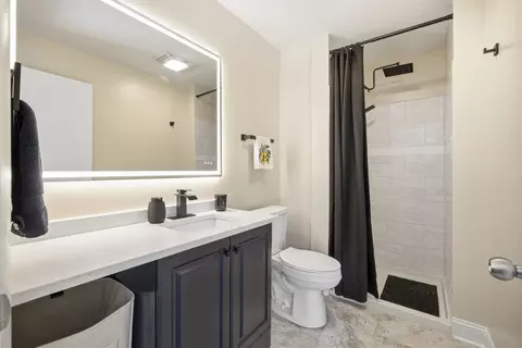 Bath - 2117 Grouse Ln, Rolling Meadows, IL 60008 photo 2 of 2