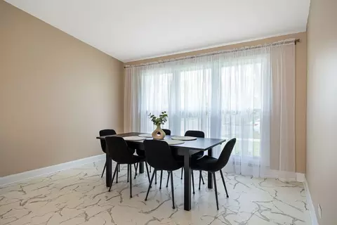 Dining - 2117 Grouse Ln, Rolling Meadows, IL 60008 photo 2 of 3
