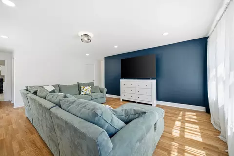 Living - 2117 Grouse Ln, Rolling Meadows, IL 60008 photo 1 of 2