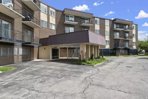 9820 S Pulaski Rd #203, Oak Lawn, IL 60453