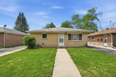 808 Mackinaw Ave, Calumet City, IL 60409