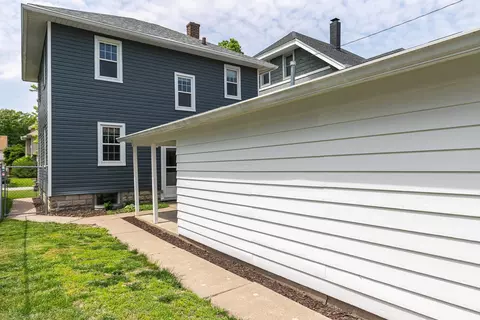 Exterior - 2110 15th Street A St, Moline, IL 61265 photo 5 of 7