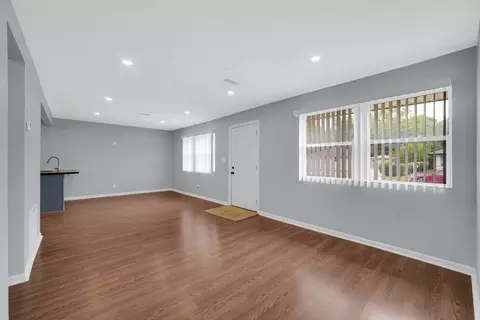 Living - 14220 Marshfield Ave, Dixmoor, IL 60426 photo 2 of 5