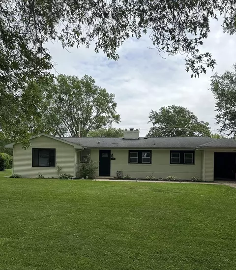 1304 Riverview Rd, Sterling, IL 61081