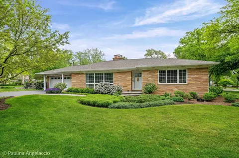 746 S Grove Ave, Barrington, IL 60010