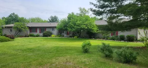 1814 Hickory Ln, Dixon, IL 61021
