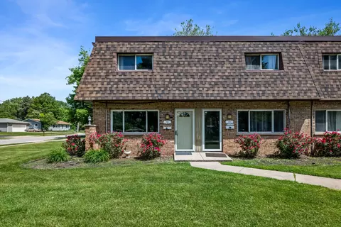 895 Richard St, Aurora, IL 60506