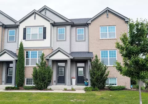 3 S513 Barkley Ave, Warrenville, IL 60563