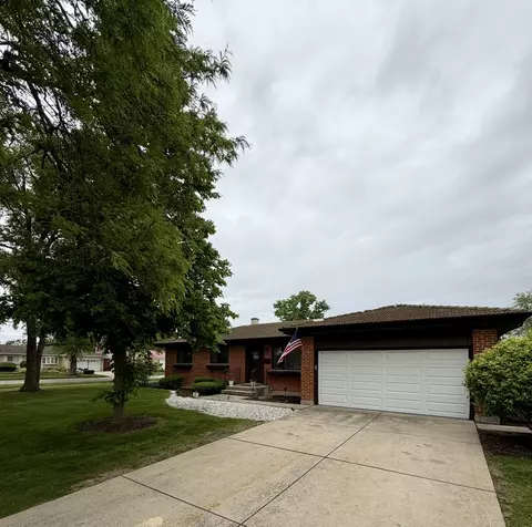 832 Leahy Cir, Des Plaines, IL 60016