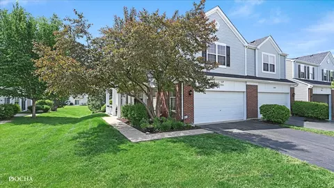 206 Barrett Dr #A, Yorkville, IL 60560